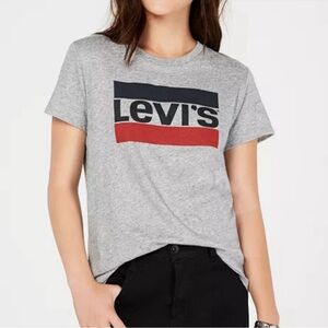 Levi’s tshirt